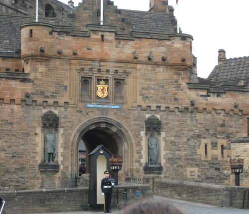 The front gates of Edinburgh castle, and one of its guards.